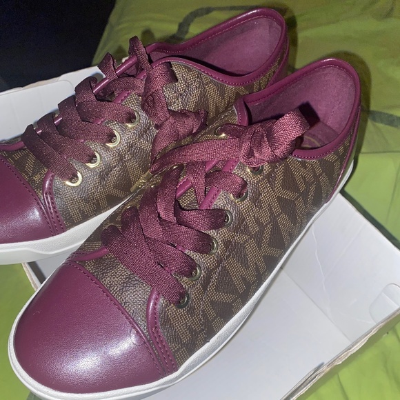 Michae Kors Sneakers - Picture 1 of 7